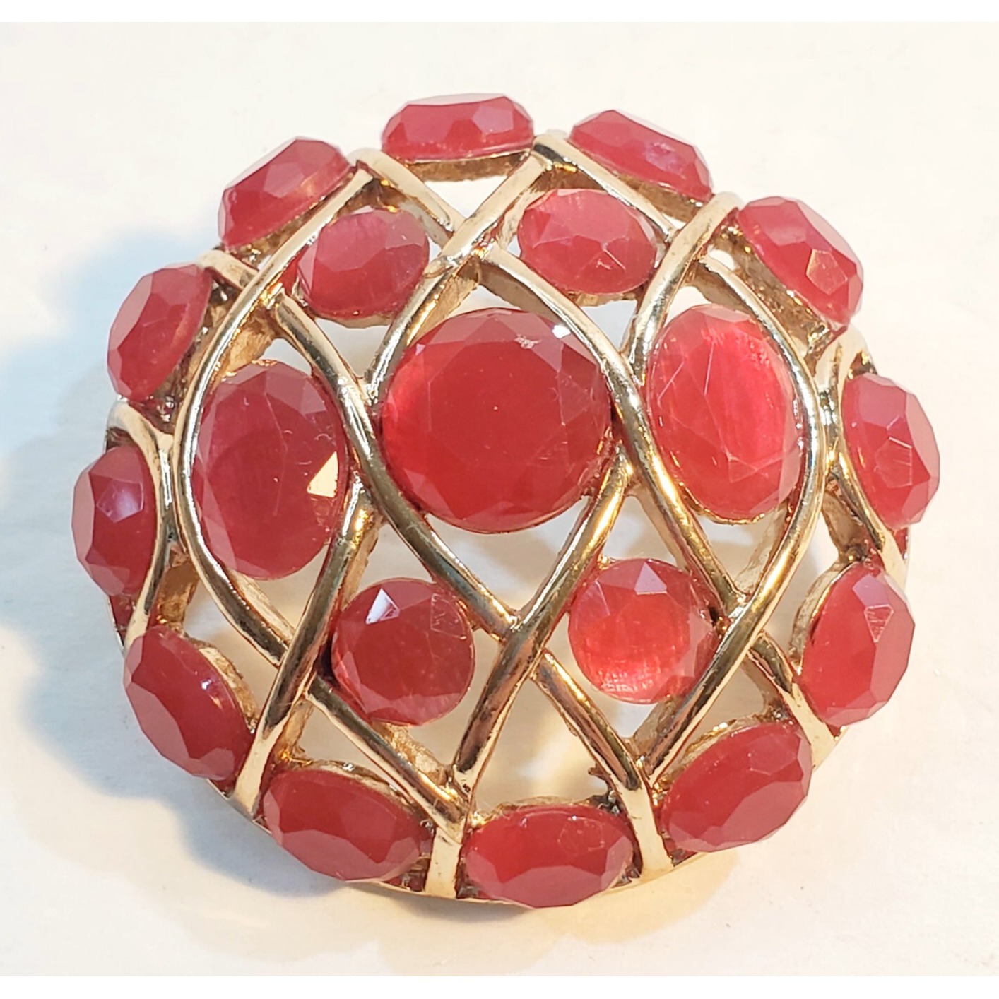 Vintage Gold Tone Coral/Red Faceted Faux Gemstones Weaved Dome Brooch Pin Mcm